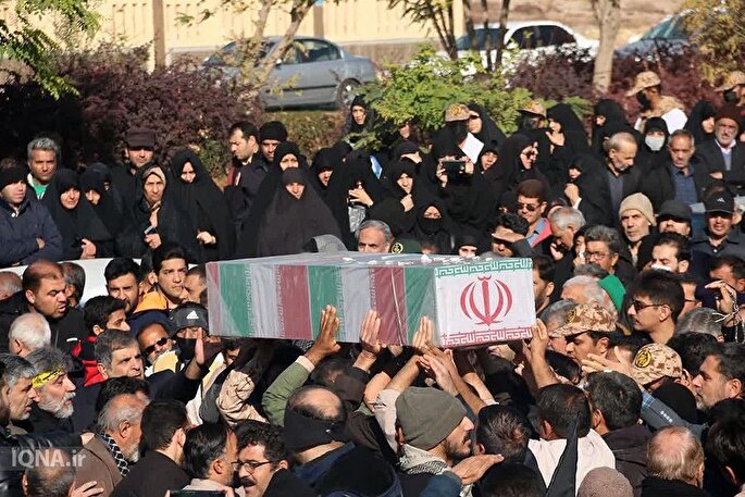 تشییع پیکرهای مطهر شهدای گمنام در یزد + عکس