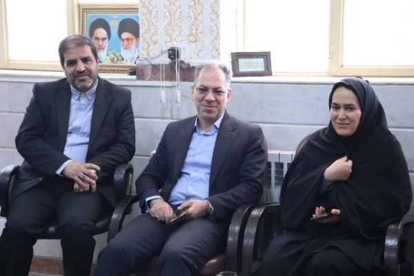 بازدید معاون استاندار یزد از مدرسه زهره