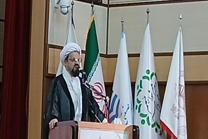 نکوداشت نخبگان در زمان حیات، تقویت‌کننده هویت علمی و دینی جامعه است