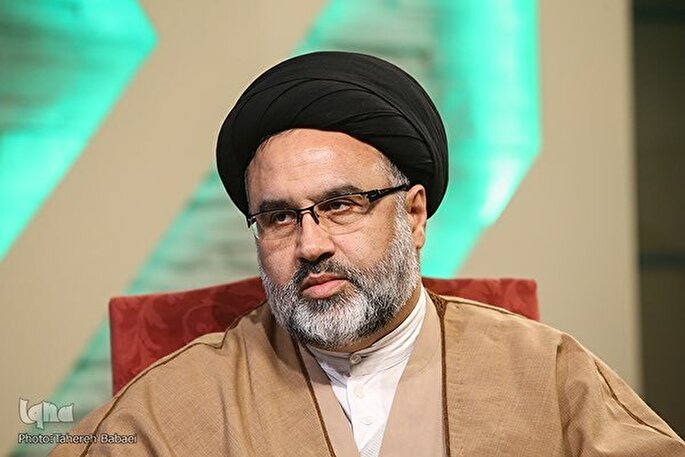 تبیین مفاهیم قرآن و اهل‌بیت(ع) زمینه‌ساز حضور عملی آن‌ها در جامعه است