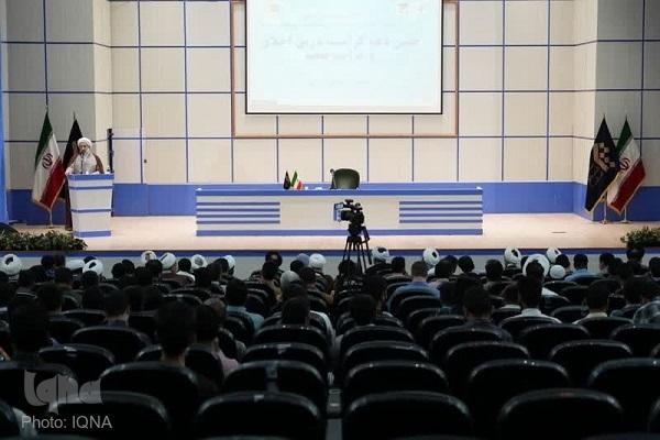 برخی فعالیت‌های مراکز علمی متناسب با نیاز زمانه نیست