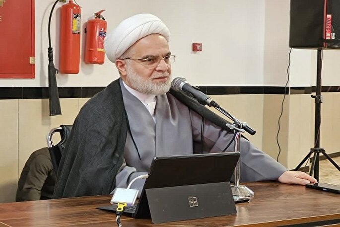 اساتید گروه معارف طلایه‌دار مبارزه با فساد باشند