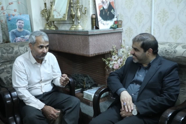 معاون استاندار یزد با پاسداران و جانبازان حادثه راسک دیدار کرد