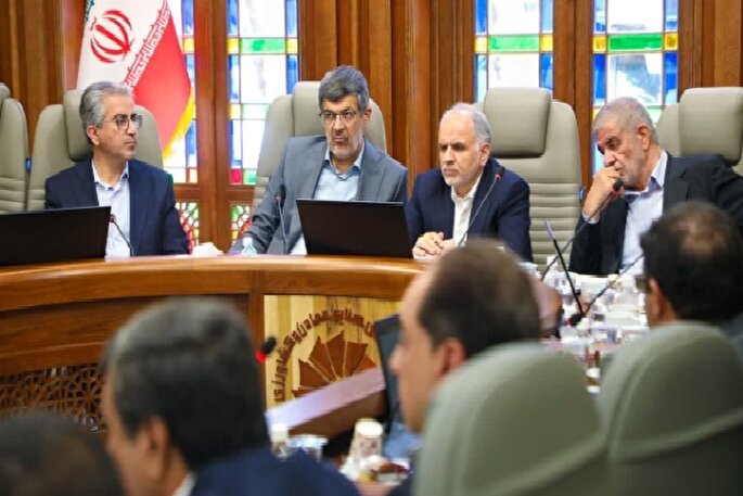 رفع مشکلات تولیدکنندگان به اقتصاد کشور کمک می‌کند