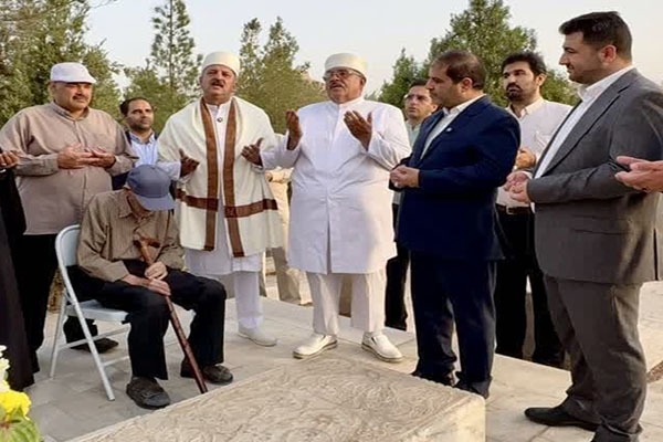 حضور معاون استاندار یزد بر مزار شهید رستم آذرباد