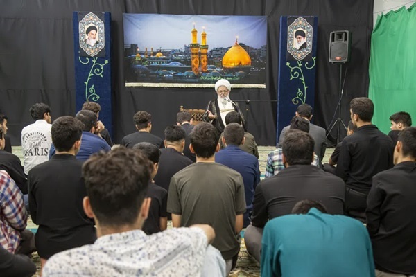 دیدار دانش آموزان با امام جمعه یزد