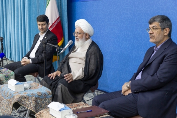 دیدار وزیر ارتباطات با امام جمعه یزد دیدار وزیر ارتباطات با امام جمعه یزد