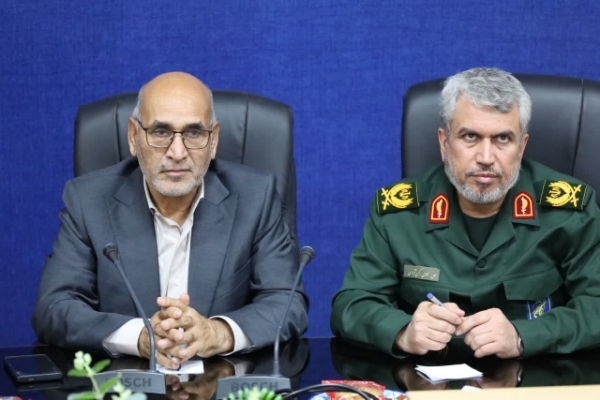 دانش‌آموزان را با مسائل روز آشنا کنیم