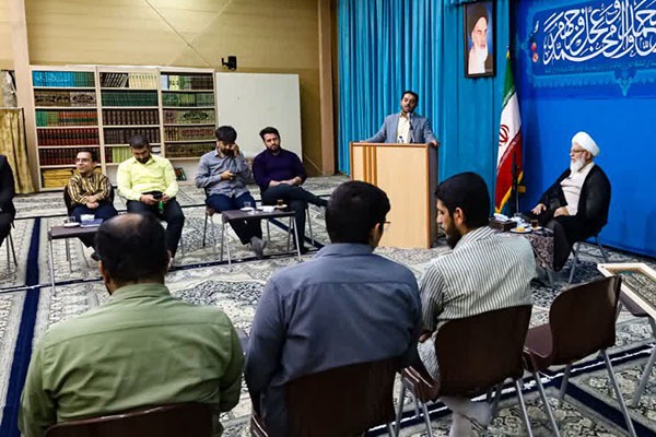 فضای دانشگاه به فضای مؤمنانه تبدیل شود