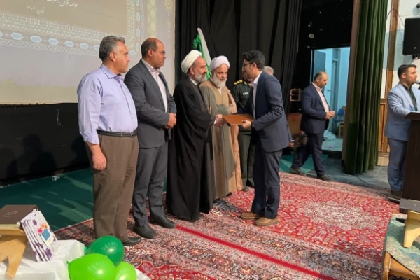 حافظان و مربیان مهدقرآن مهریز تجلیل شدند