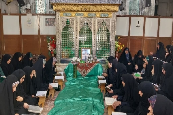 محفل قرآنی بانوان در اردکان برگزار شد محفل قرآنی بانوان در اردکان برگزار شد