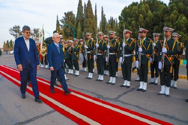 وزیر کشور وارد یزد شد