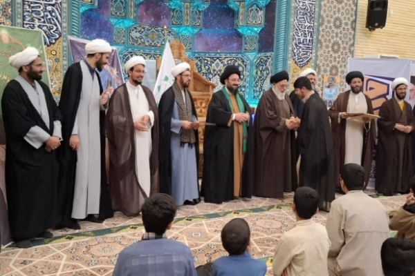 علم همراه با اخلاص و حضور اجتماعی معیار اصلی موفقیت طلاب است