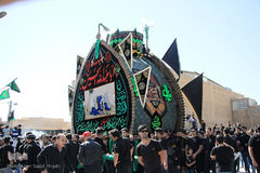 ⁨نخل‌گردانی در محله و حسینیه فهادان یزد⁩