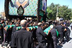 ⁨نخل‌گردانی در محله و حسینیه فهادان یزد⁩