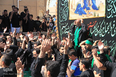 ⁨نخل‌گردانی در محله و حسینیه فهادان یزد⁩