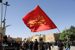 ⁨نخل‌گردانی در محله و حسینیه فهادان یزد⁩