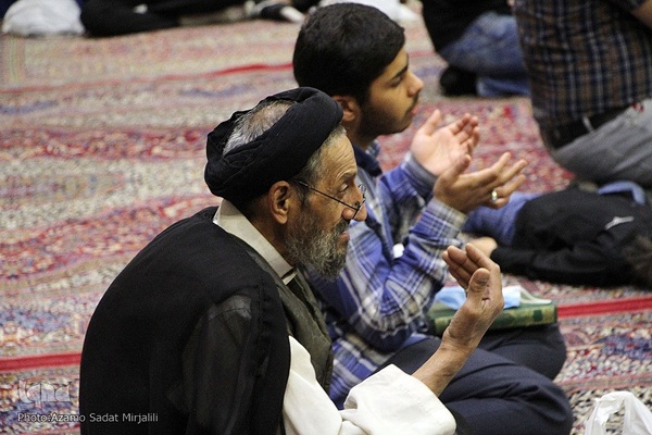 قرار بندگی؛ احیای شب نوزدهم رمضان در مسجد حظیره یزد