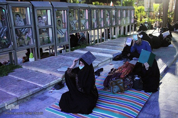 قرار بندگی؛ احیای شب نوزدهم رمضان در امامزاده سید جعفر محمد (ع) یزد