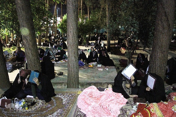 قرار بندگی؛ احیای شب نوزدهم رمضان در امامزاده سید جعفر محمد (ع) یزد