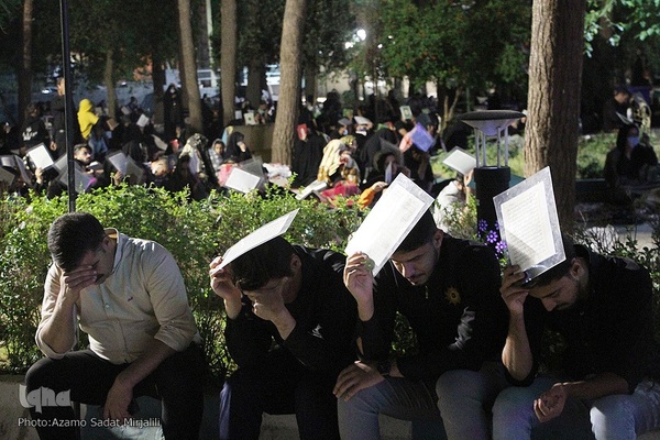 قرار بندگی؛ احیای شب نوزدهم رمضان در امامزاده سید جعفر محمد (ع) یزد