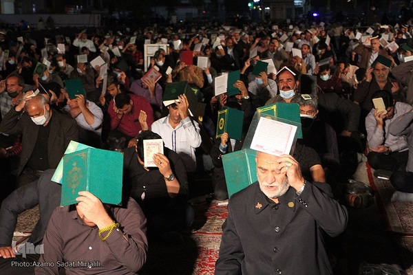 قرار بندگی؛ احیای شب نوزدهم رمضان در امامزاده سید جعفر محمد (ع) یزد