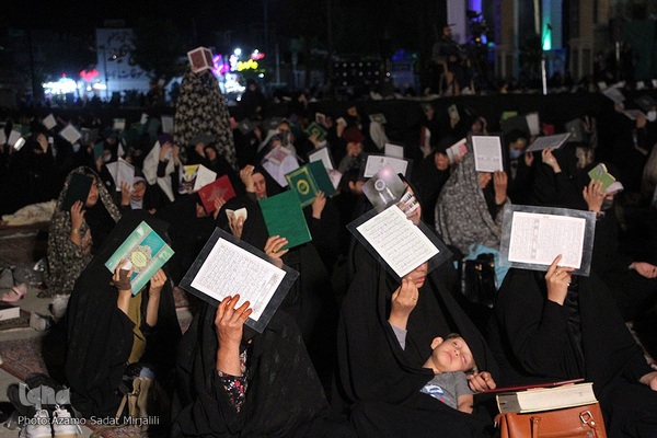 قرار بندگی؛ احیای شب نوزدهم رمضان در امامزاده سید جعفر محمد (ع) یزد