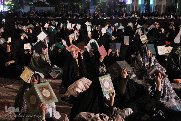 قرار بندگی؛ احیای شب نوزدهم رمضان در امامزاده سید جعفر محمد (ع) یزد