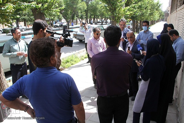 بازدید جمعی از اصحاب رسانه از طرح های در دست اقدام سازمان سیما ، منظر و فضای سبز شهرداری یزد