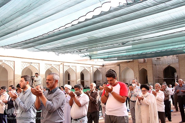 اقامه نماز عید قربان در مسجد ملا اسماعیل یزد