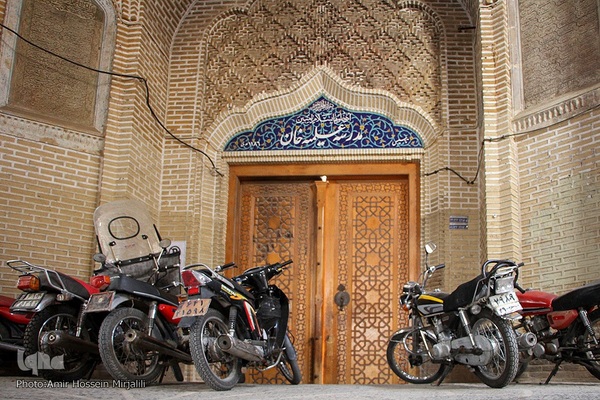 مدرسه تاریخی قدیمی و همچنان پابرجای علمیه خان یزد