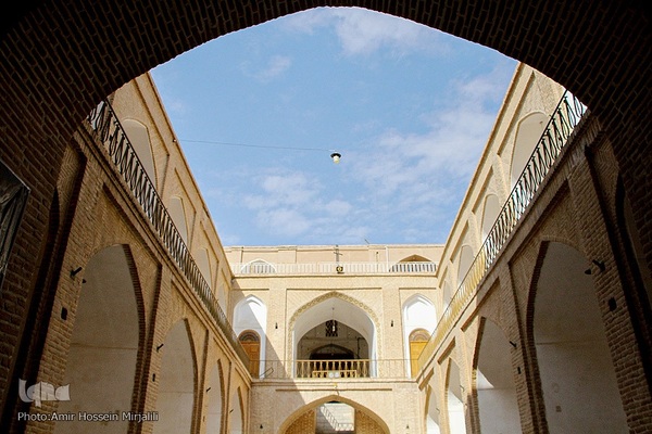 مدرسه تاریخی قدیمی و همچنان پابرجای علمیه خان یزد