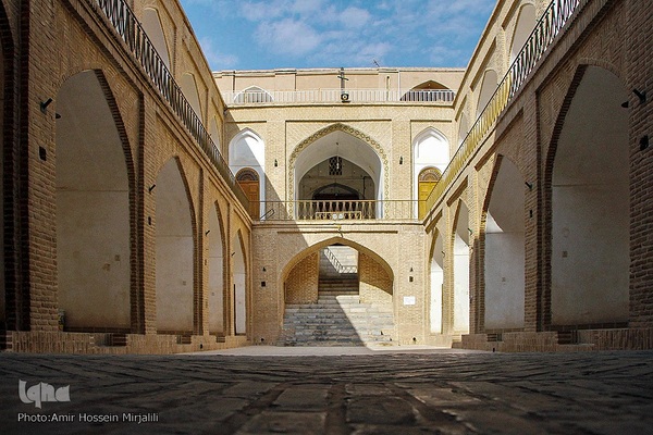 مدرسه تاریخی قدیمی و همچنان پابرجای علمیه خان یزد