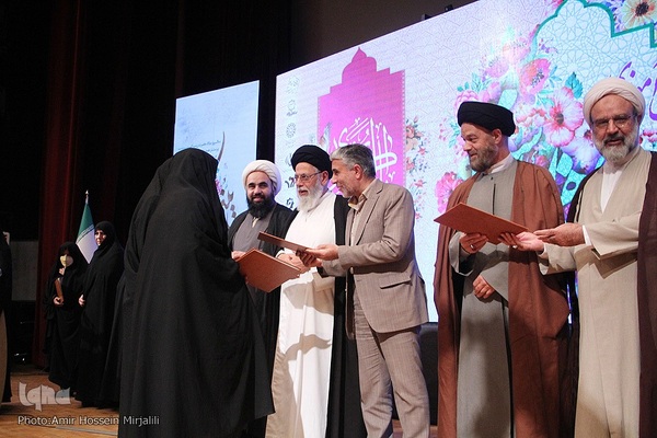 تجلیل از برگزیدگان جشنواره «بانوی هزاره اسلام» در یزد‎‎