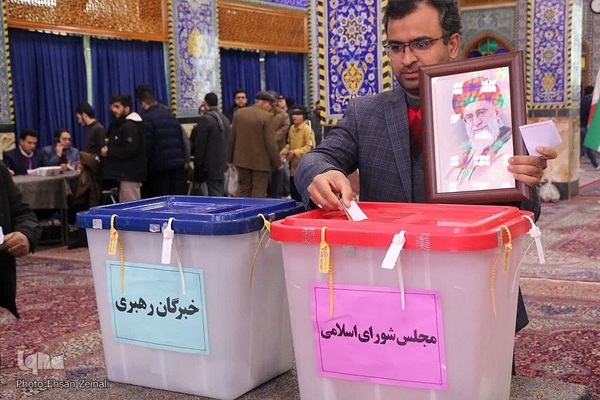 حضور پرشور مردم یزد در پایگاه انقلاب