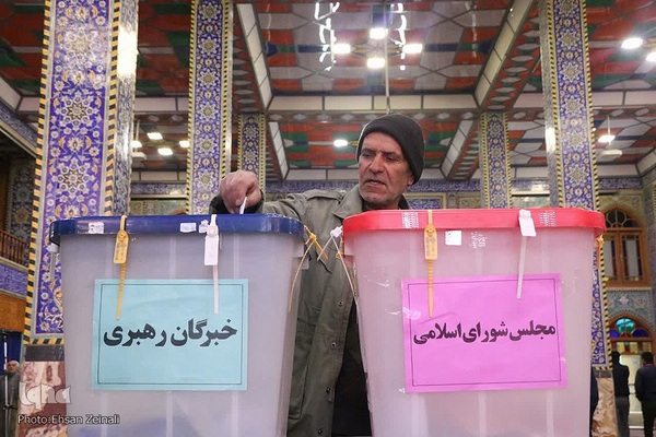 حضور پرشور مردم یزد در پایگاه انقلاب