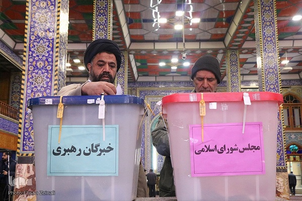 حضور پرشور مردم یزد در پایگاه انقلاب