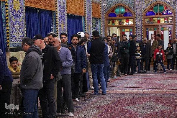 حضور پرشور مردم یزد در پایگاه انقلاب