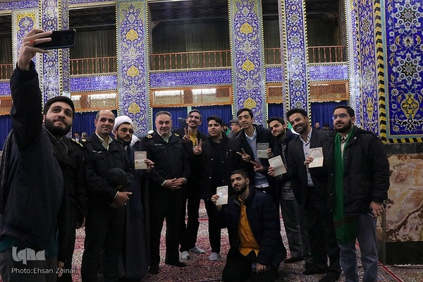 حضور پرشور مردم یزد در پایگاه انقلاب