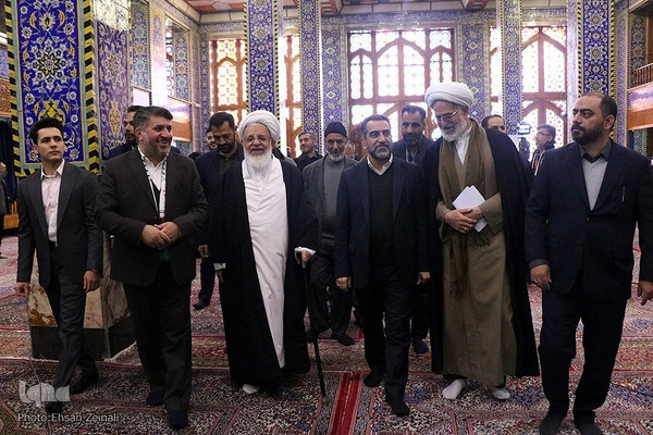 حضور پرشور مردم یزد در پایگاه انقلاب