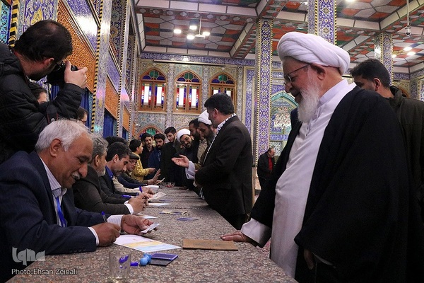 حضور پرشور مردم یزد در پایگاه انقلاب