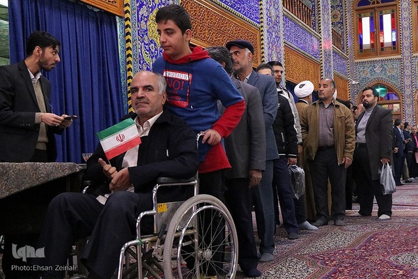 حضور پرشور مردم یزد در پایگاه انقلاب