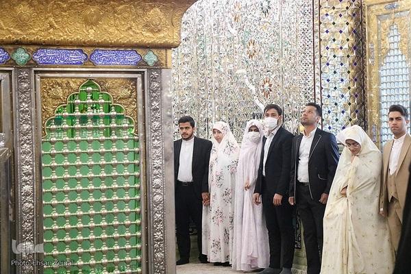 حضور زوج‌های جوان یزدی در پای صندوق‌ رأی‎