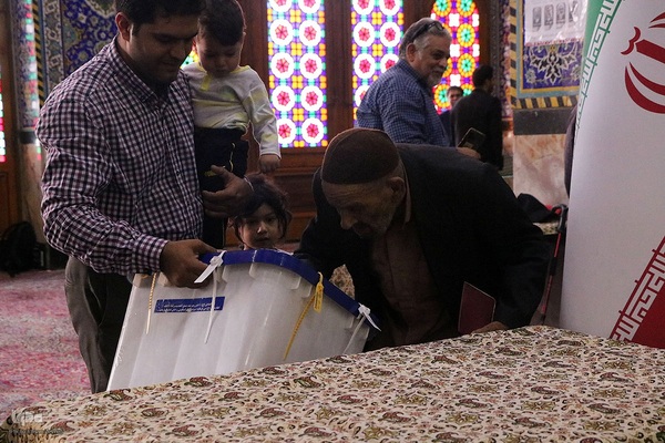 حماسه حضور یزدی‌ها در آغازین ساعات انتخابات ریاست‌ جمهوری‎