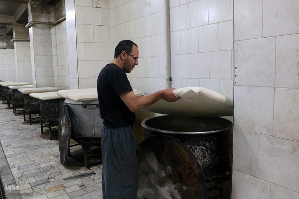 طبخ هفت هزار غذا همزمان با ظهر ۱۳ محرم در یزد‎