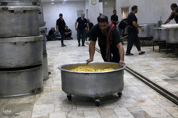 طبخ هفت هزار غذا همزمان با ظهر ۱۳ محرم در یزد‎