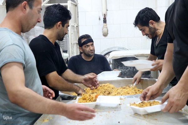 طبخ هفت هزار غذا همزمان با ظهر ۱۳ محرم در یزد‎