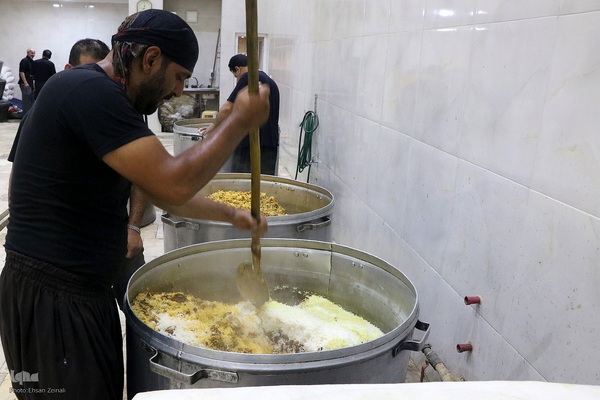 طبخ هفت هزار غذا همزمان با ظهر ۱۳ محرم در یزد‎
