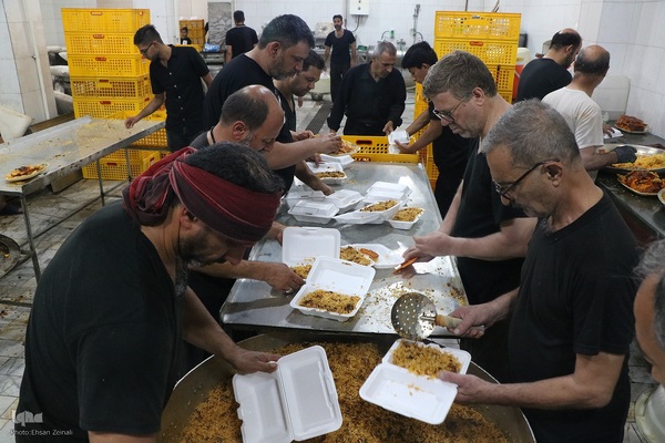 طبخ هفت هزار غذا همزمان با ظهر ۱۳ محرم در یزد‎