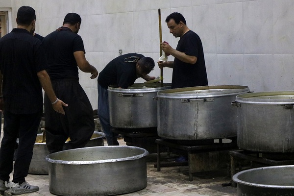 طبخ هفت هزار غذا همزمان با ظهر ۱۳ محرم در یزد‎